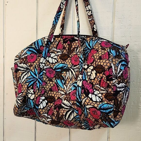 Vera Bradley Handbags - VERA BRADLEY Large Floral Quilted Light-weight Travel Overnighter Travel Duffle